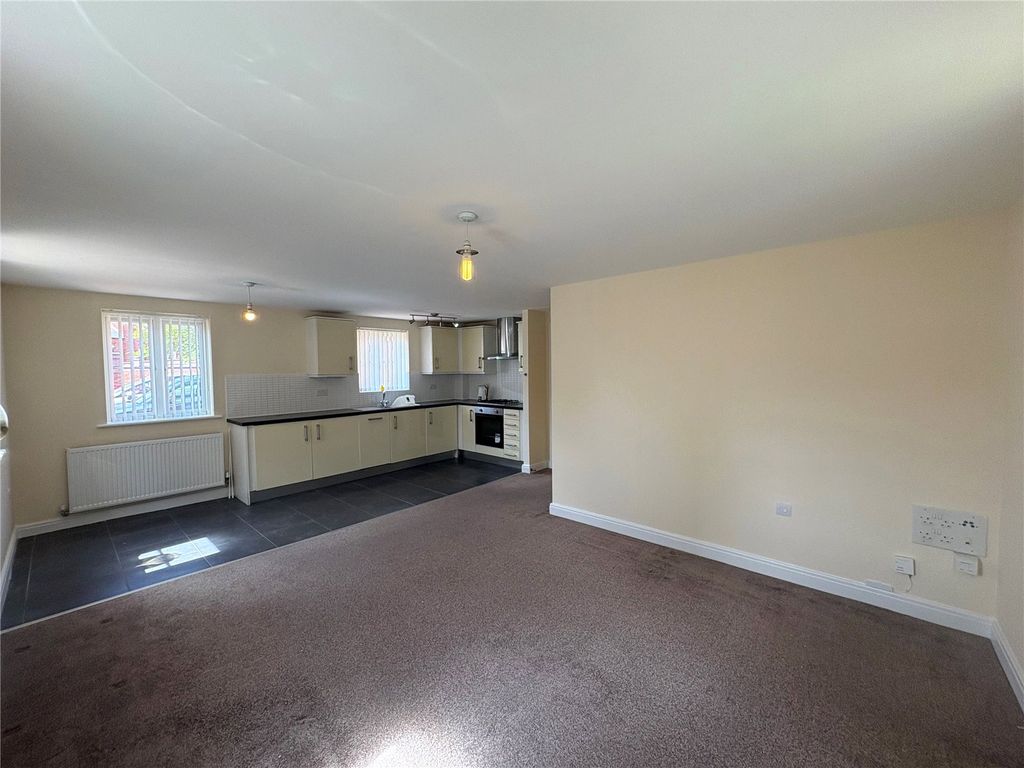 Property photo 2 of 8 Picture No. 12