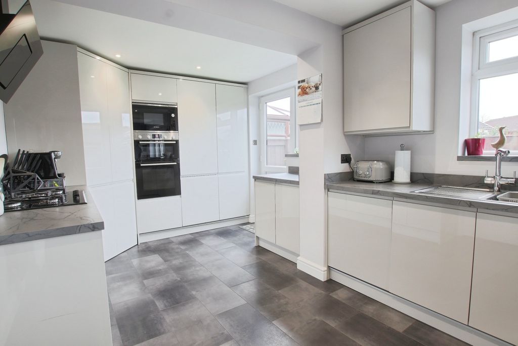 Property photo 2 of 17 4641164