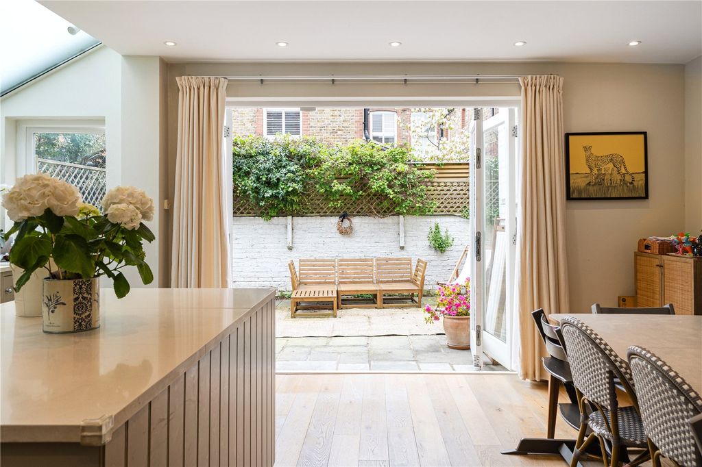 Property photo 3 of 14 Kitchen