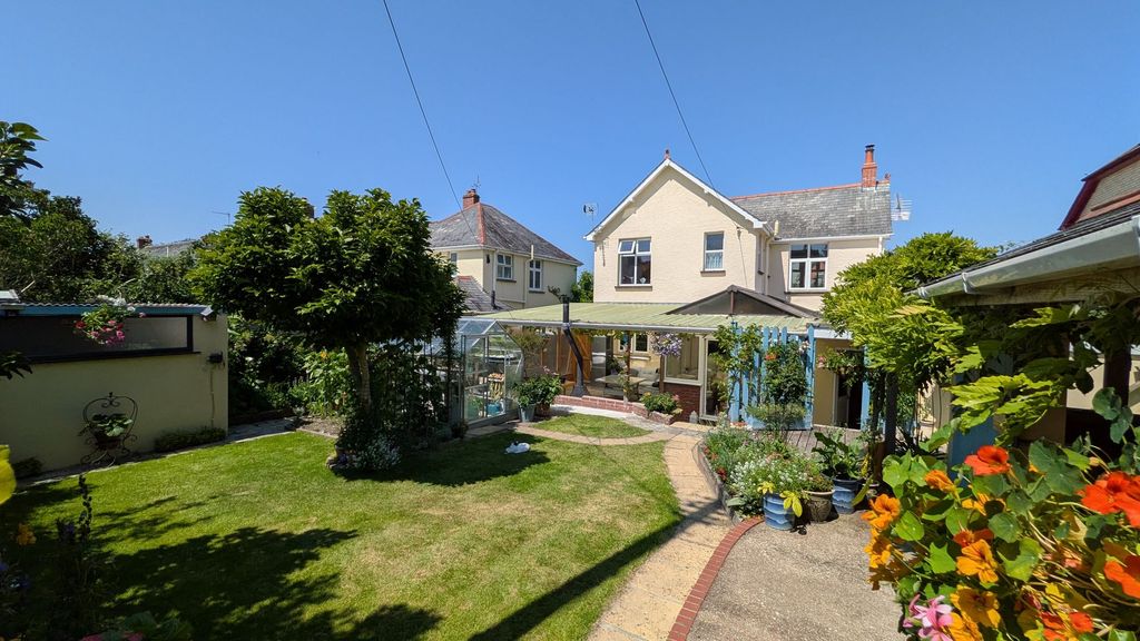 Property photo 2 of 34
