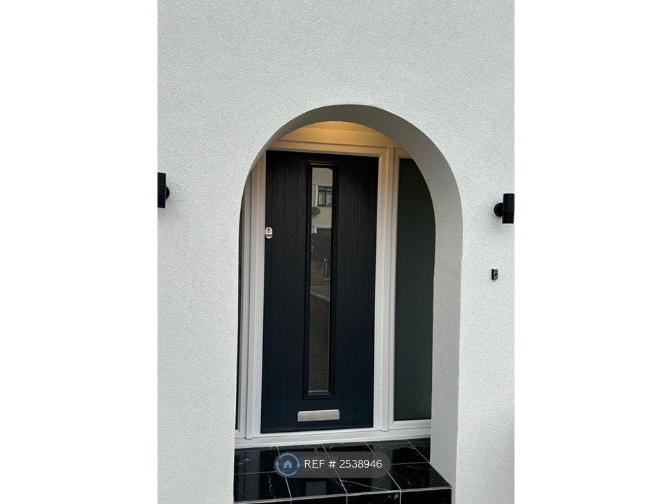 Property photo 1 of 29 Front Porch With Composite Door & Side Lights