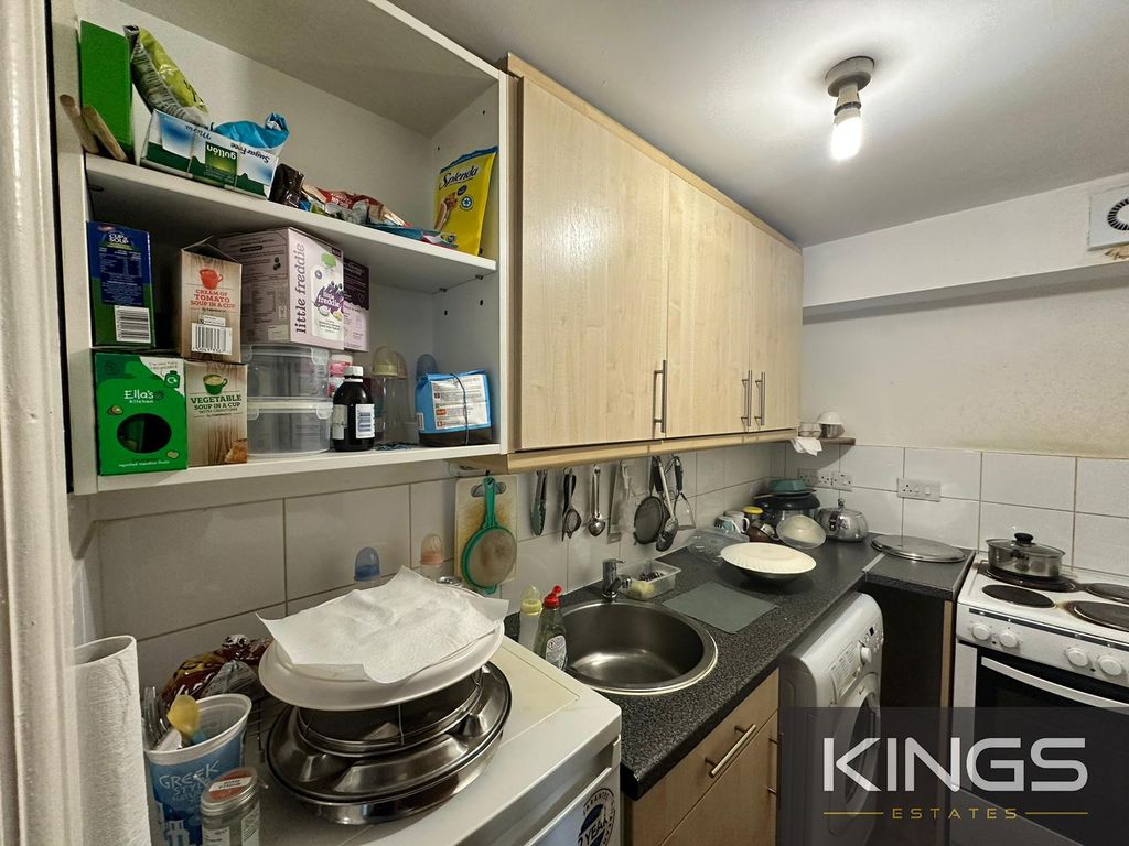 Property photo 3 of 5 Flat 4, 10 Grosvenor Road2Logo