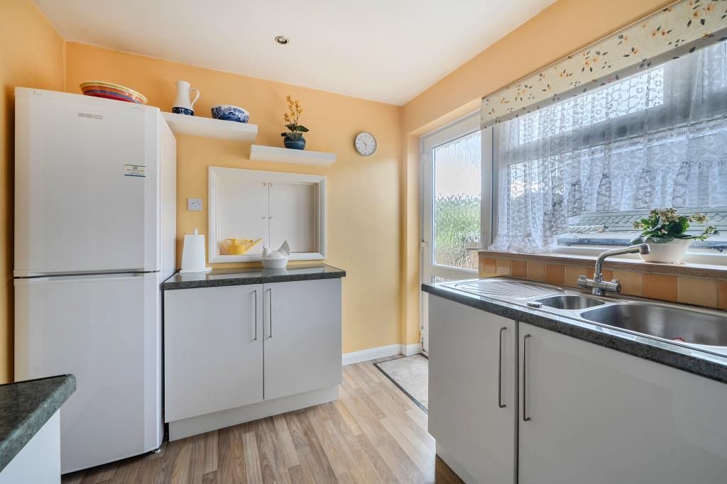 Property photo 3 of 19 Kitchen