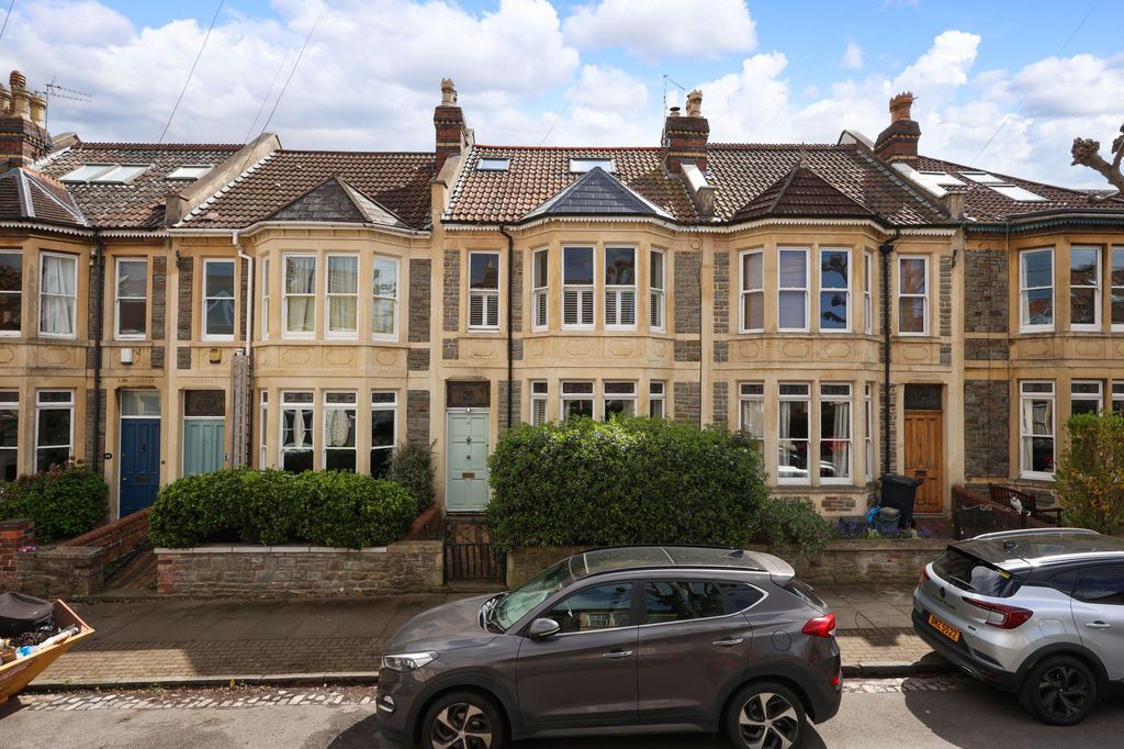 Property photo 3 of 33