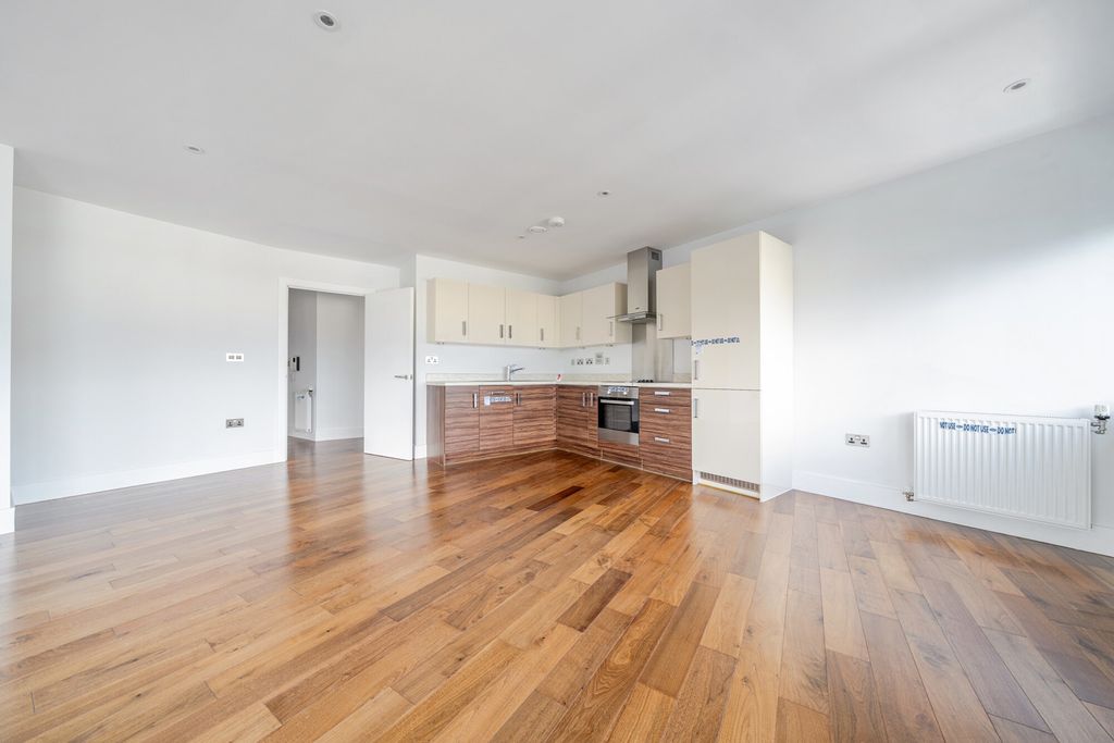 Property photo 3 of 16 1514660-3-1A04921...