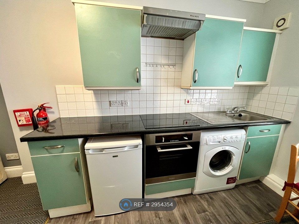 Property photo 2 of 4 Open Plan Full Size Kitchen
