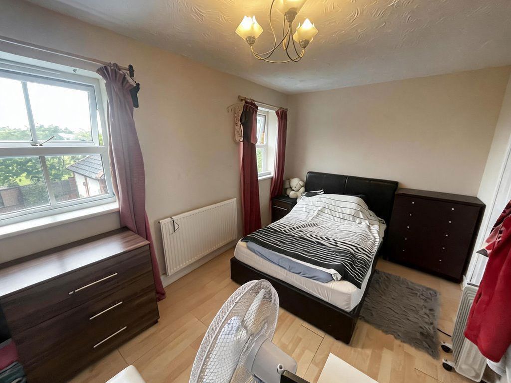 Property photo 3 of 12