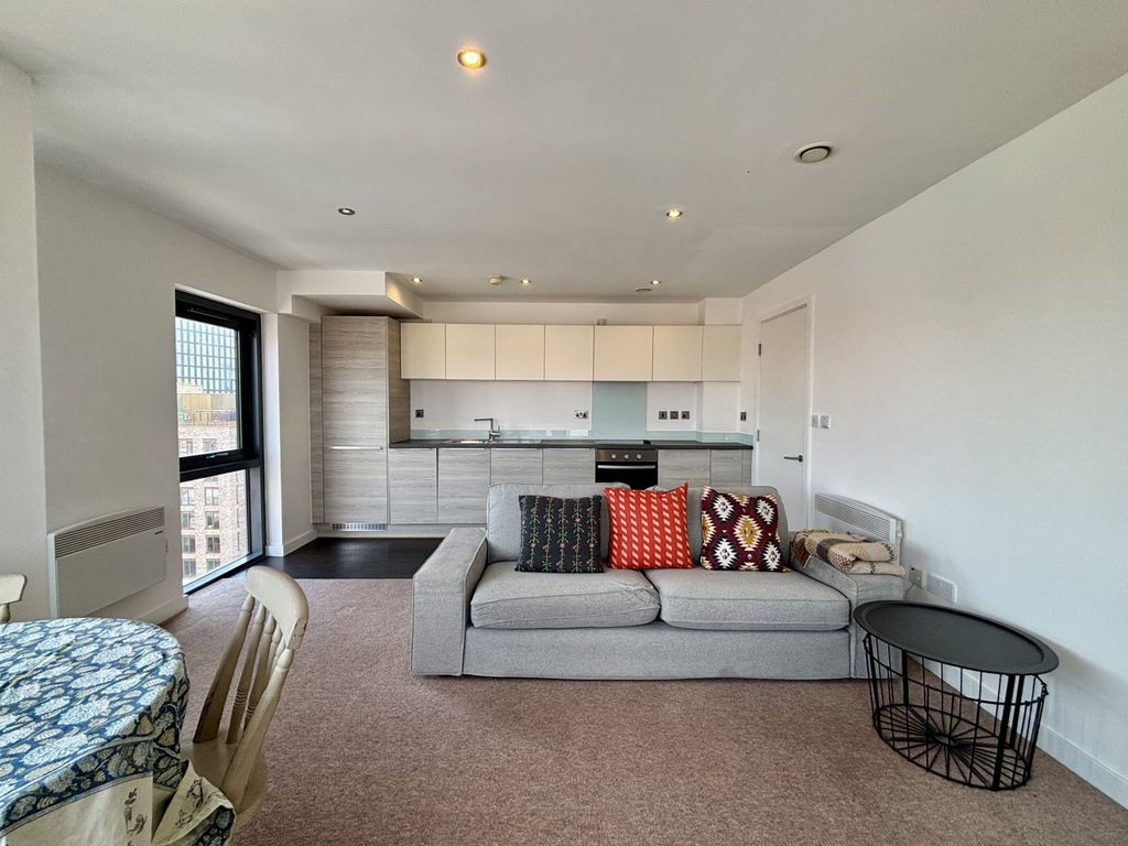 Property photo 2 of 17 Image00004