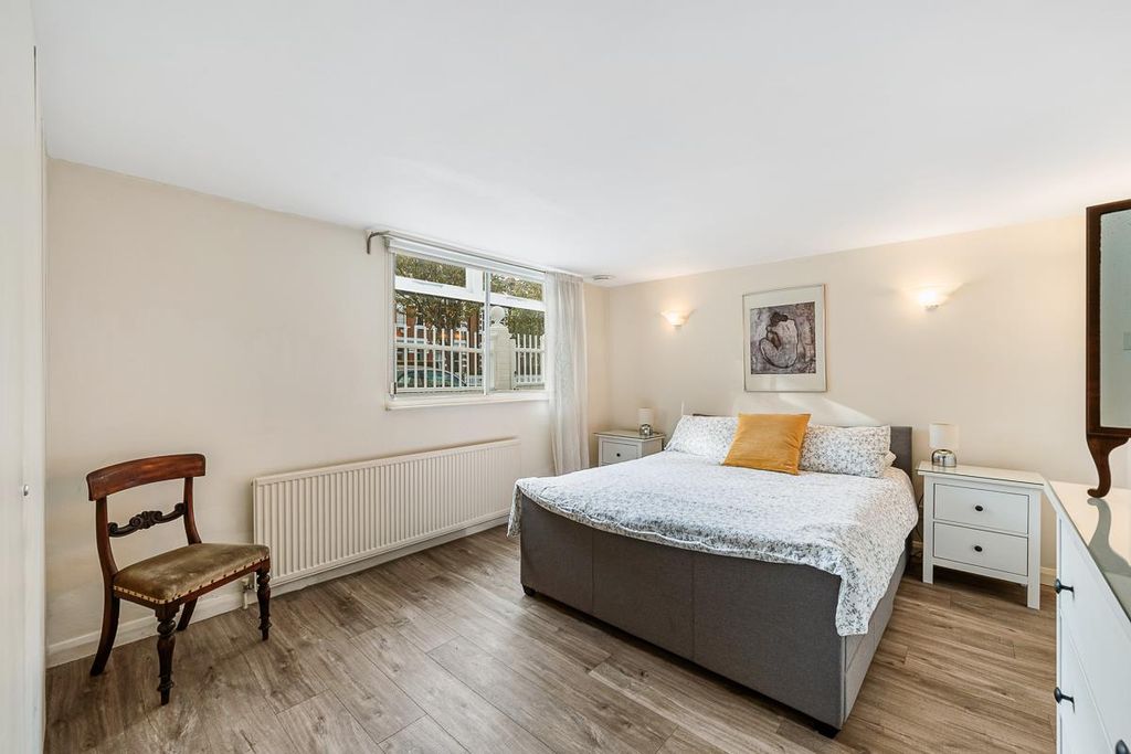 Property photo 3 of 6 64 The Avenue-8.Jpg