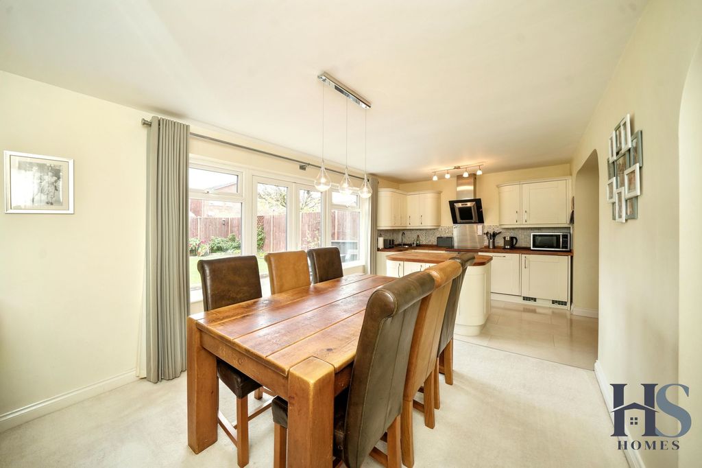 Property photo 3 of 44