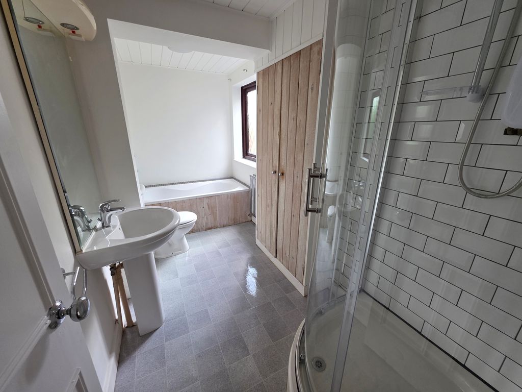 Property photo 3 of 6 Bathroom