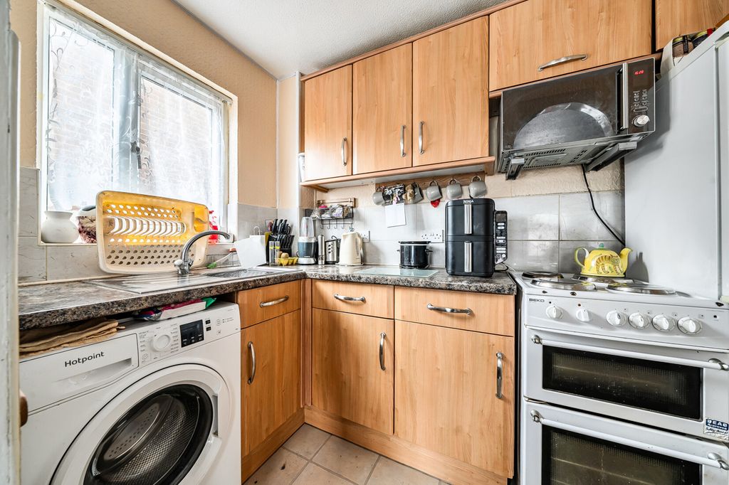 Property photo 3 of 19 Kitchen