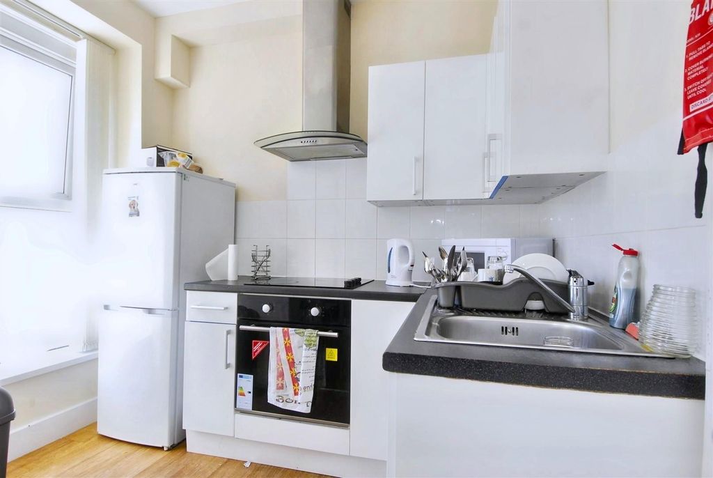 Property photo 2 of 4 7 Seaton F2 Kitchen.Jpeg