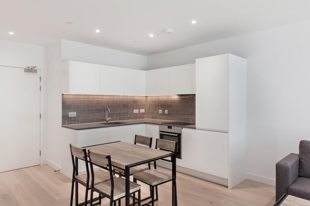 Property photo 3 of 25