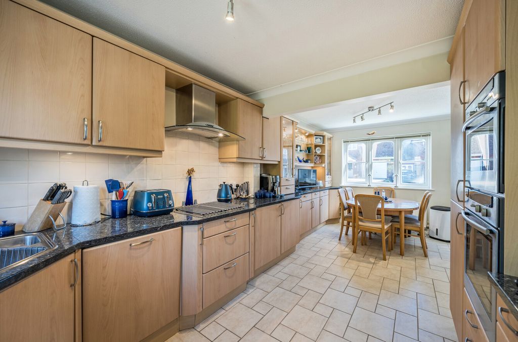 Property photo 3 of 13 1357655-29-68cd56...