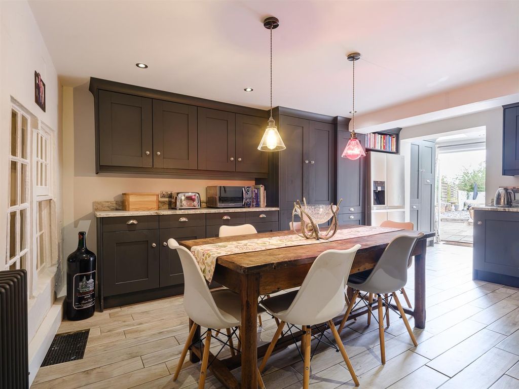 Property photo 3 of 45 12 London Road-19.Jpg