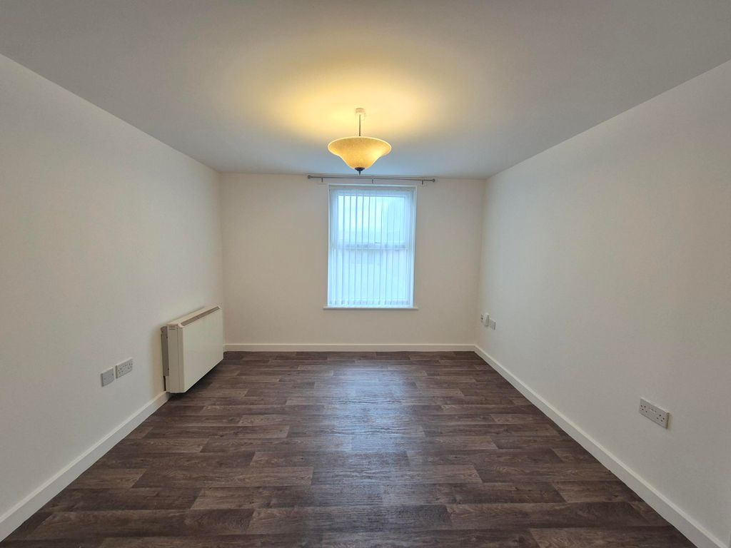 Property photo 3 of 6 Living Room