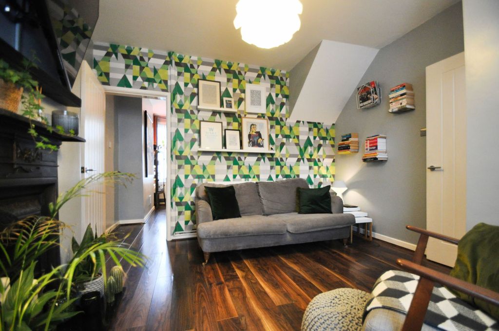 Property photo 2 of 32