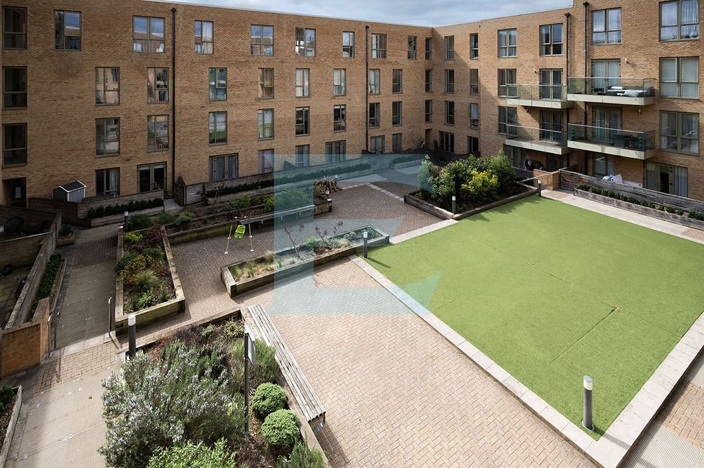 Property photo 3 of 17 Picture No. 20