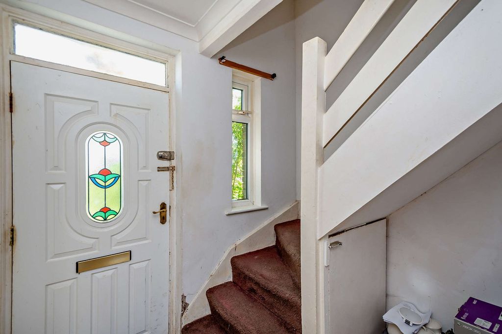 Property photo 2 of 31