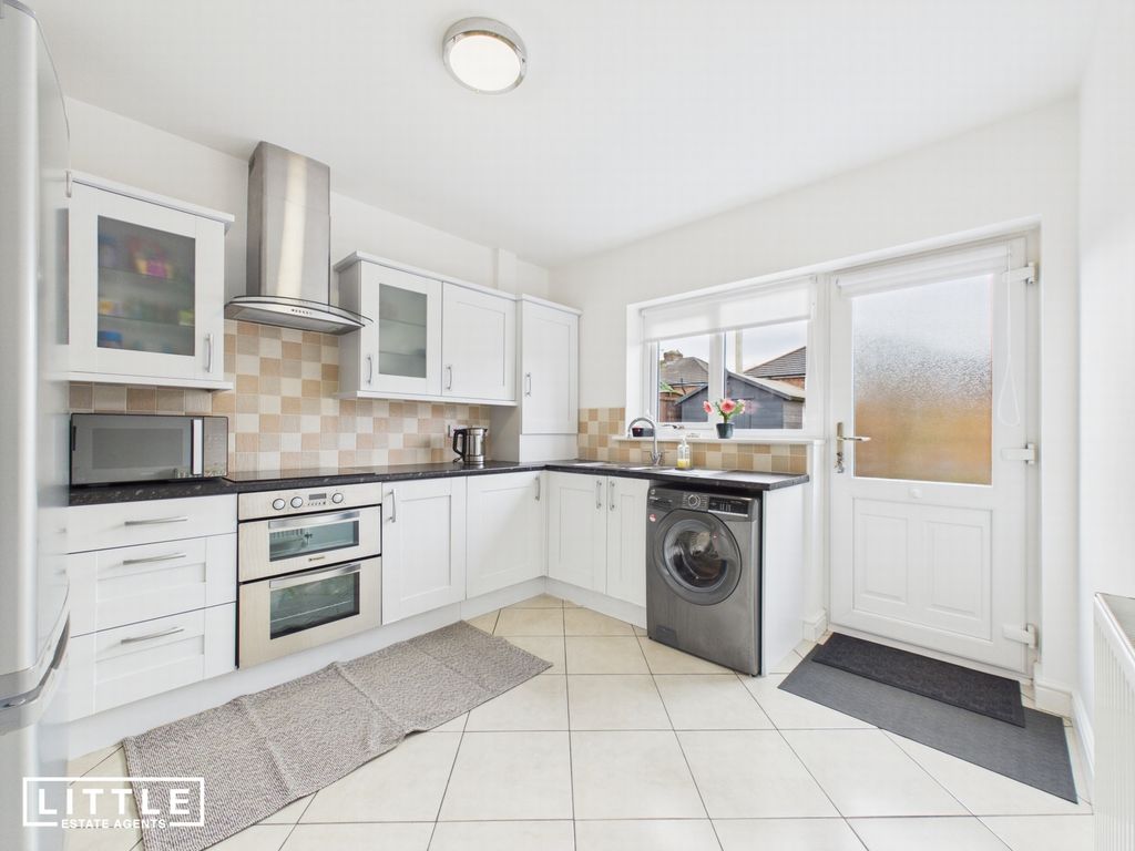 Property photo 3 of 23 Photo 11