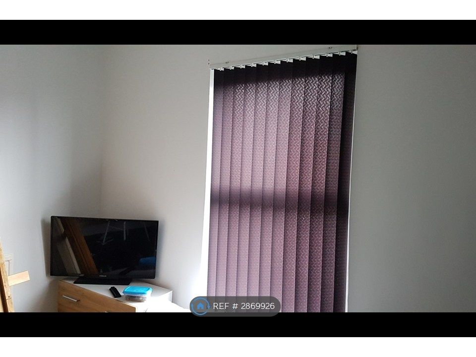 Property photo 3 of 4 Bed 1