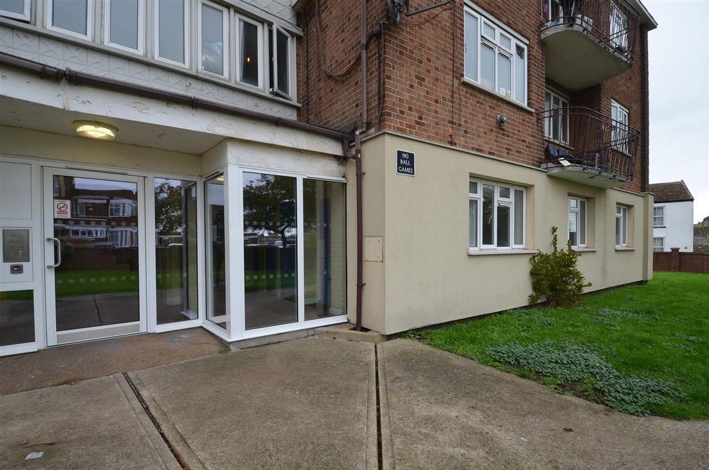 Property photo 1 of 37 Da100Ec0-4890-44Ba-Afba-38C88D2B04E7.Jpeg