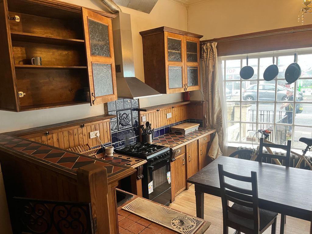 Property photo 3 of 33 Image