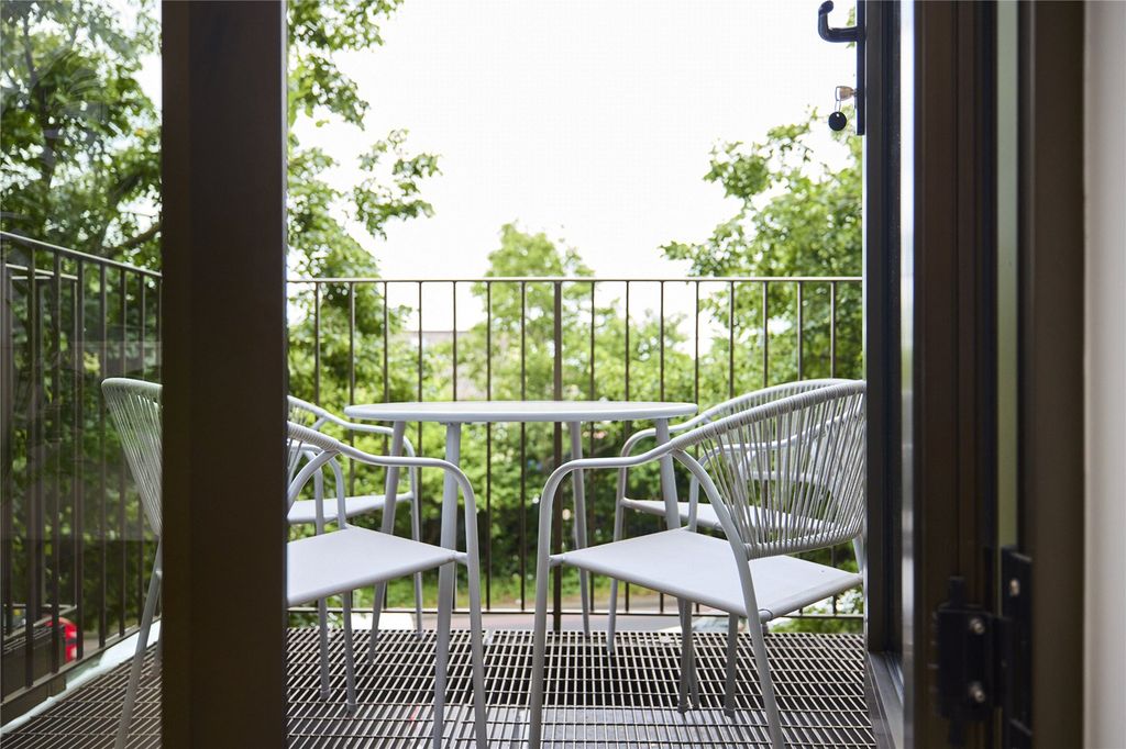 Property photo 1 of 35 Picture No. 10