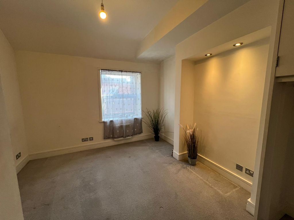 Property photo 2 of 13 Bedroom