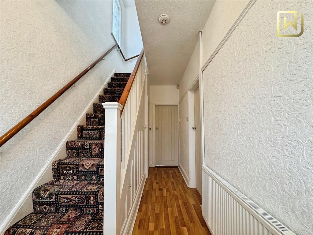 Property photo 2 of 18 Entrance Hallway