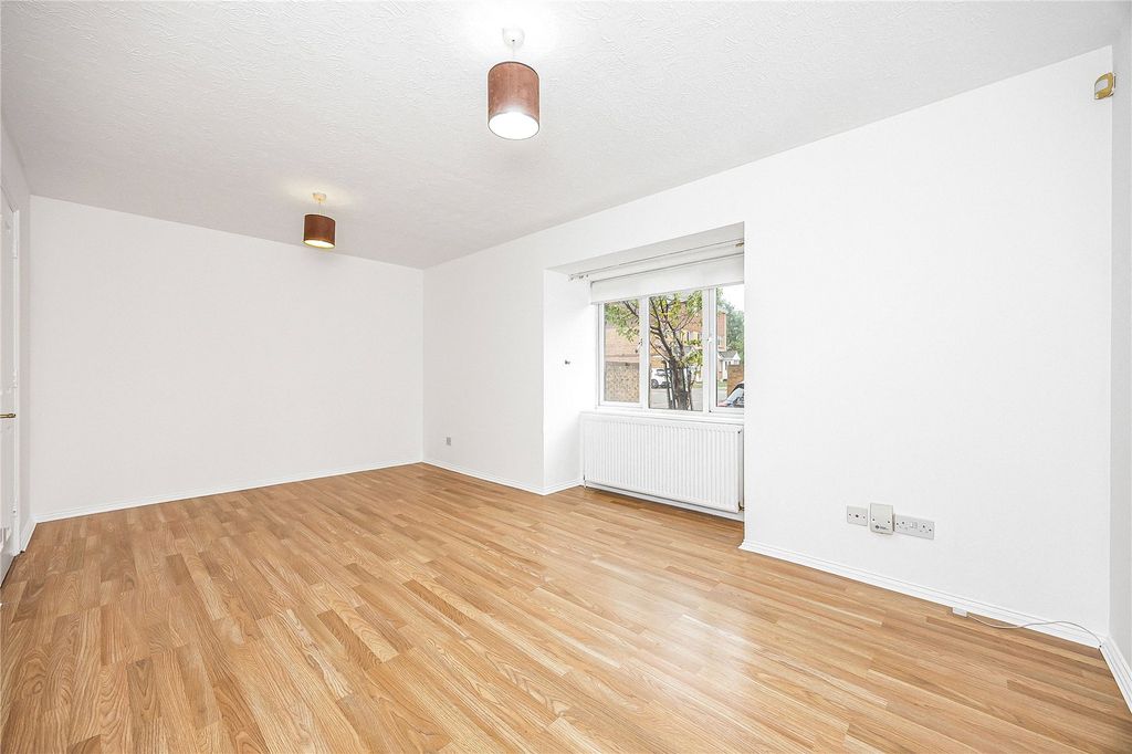 Property photo 3 of 8 Picture No. 01