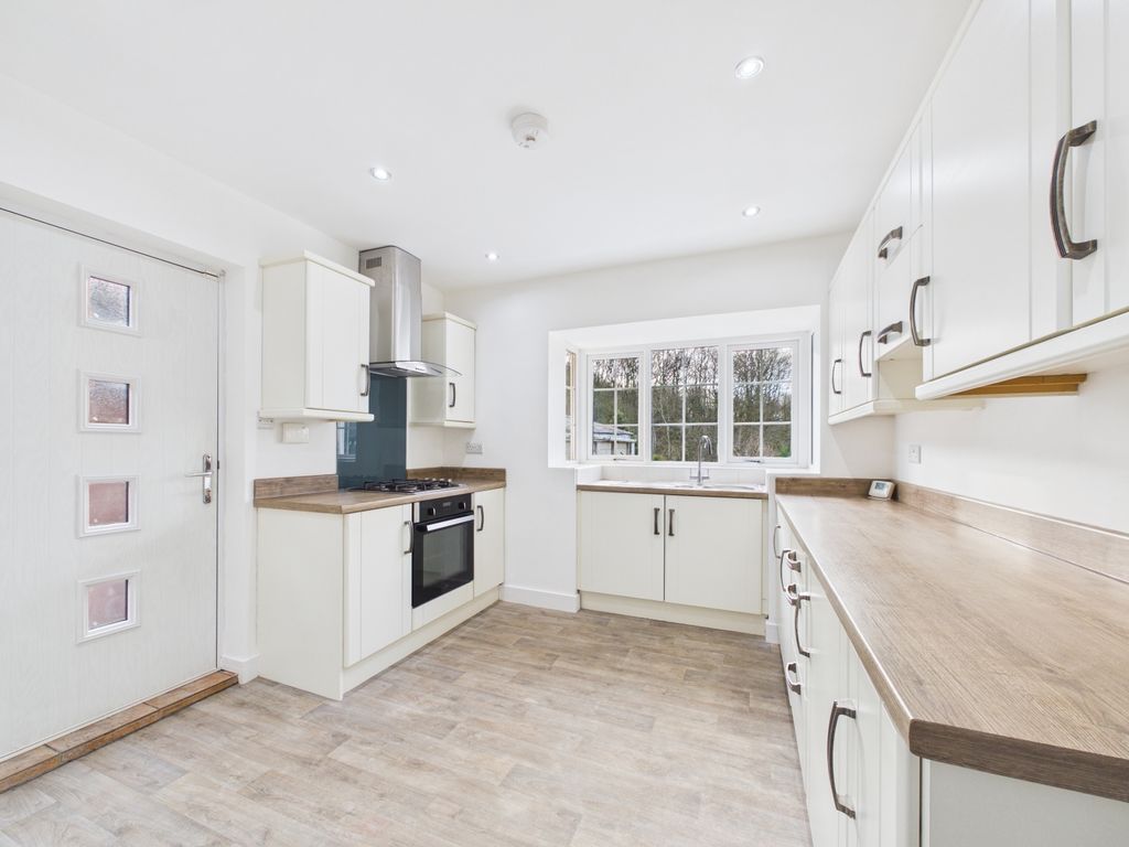 Property photo 3 of 15 Cam04789G0-Pr0045-Still001