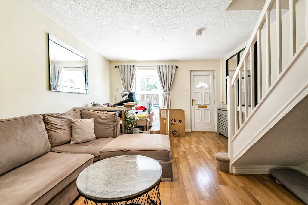 Property photo 2 of 12 560305
