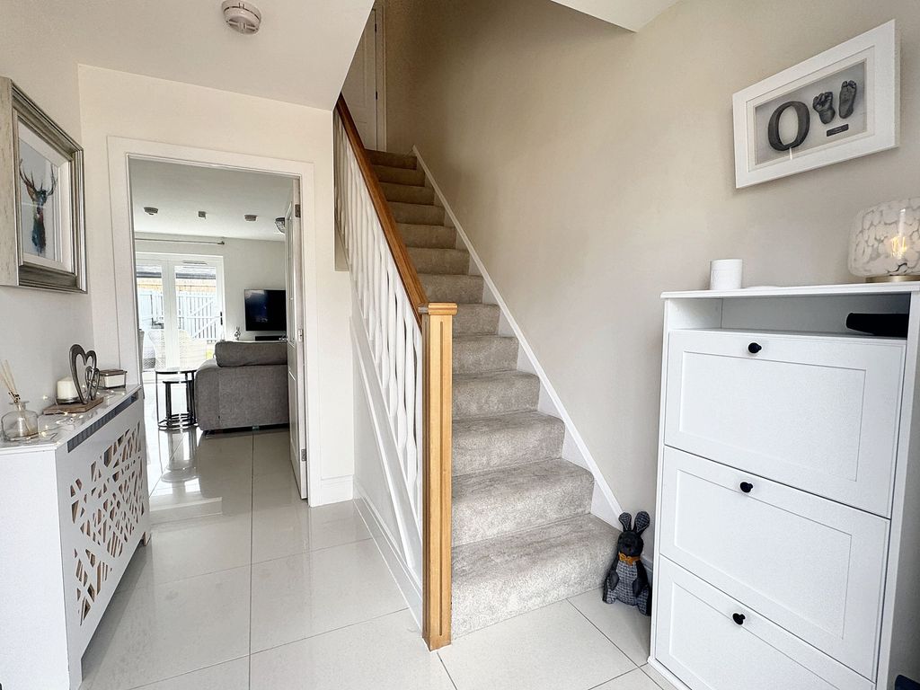 Property photo 2 of 16 Entrance Hallway