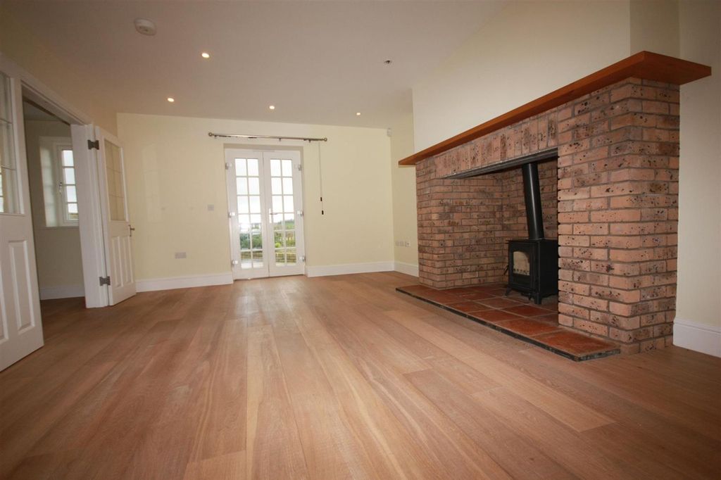 Property photo 3 of 23