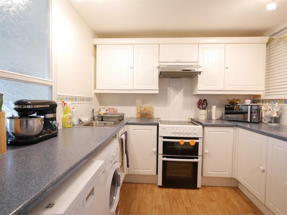 Property photo 2 of 10 Kitchen