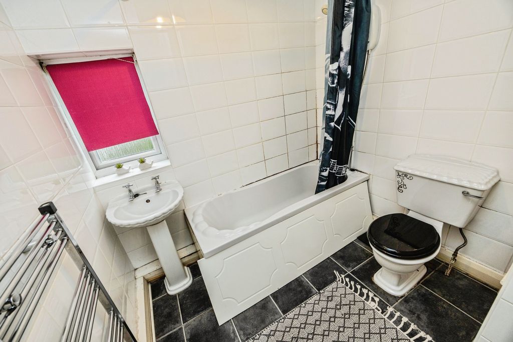 Property photo 3 of 20 28Arhudds-270826-15
