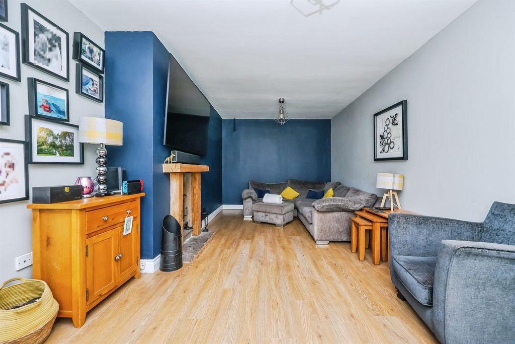 Property photo 2 of 17