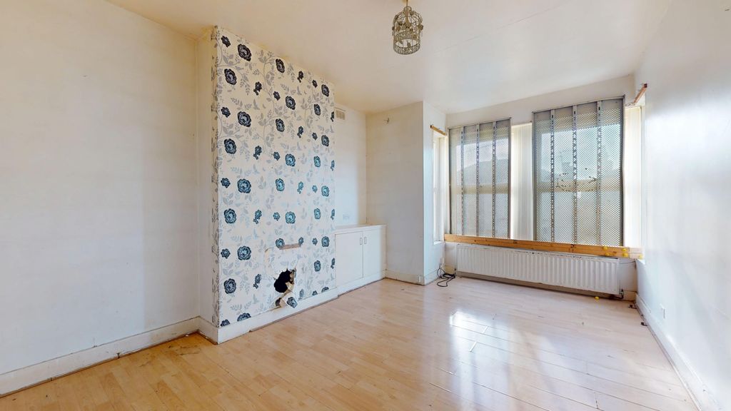 Property photo 2 of 15 Flat B, 19 Ismaila Road, Forest Gate, London, E7 9Ph