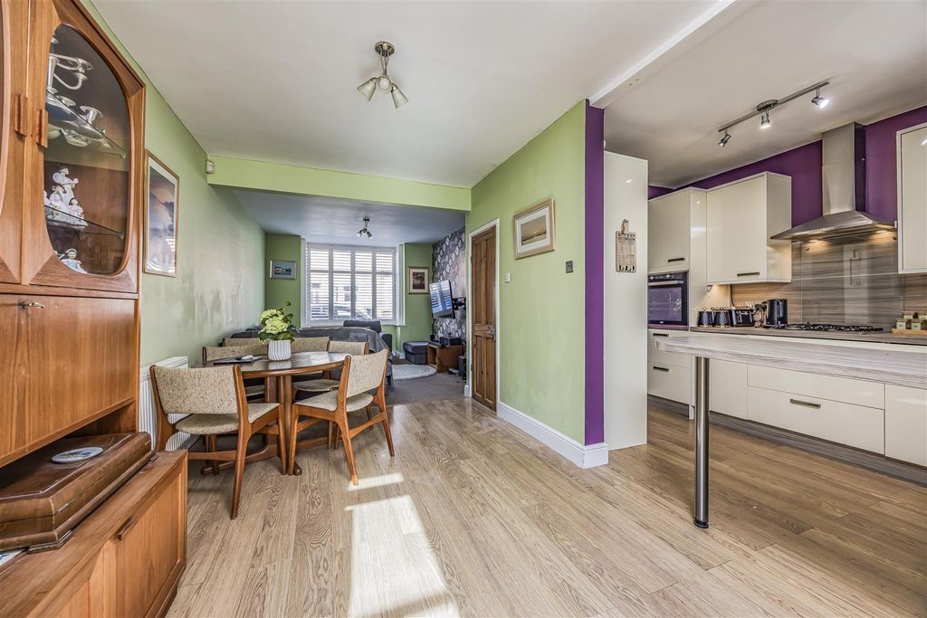 Property photo 2 of 27 54 Fordingbridge Road, Southsea-Porticomarketing-S