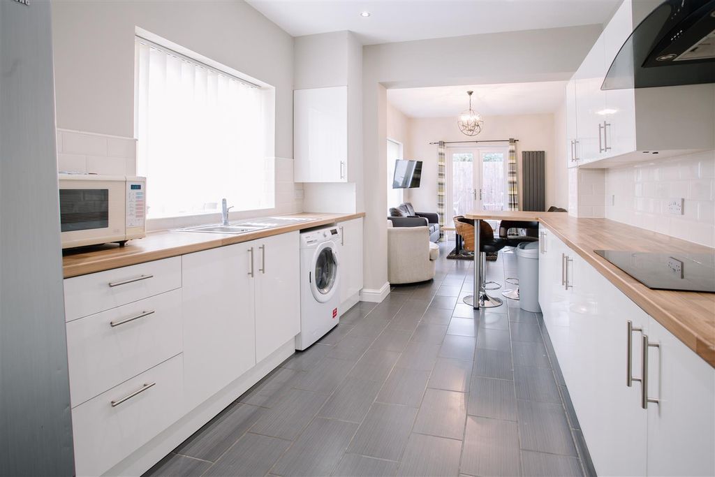 Property photo 1 of 5 35 De Grey Street Kitchen .Jpg