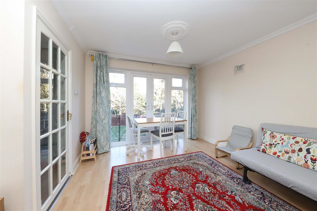 Property photo 2 of 10 Ashburton Court