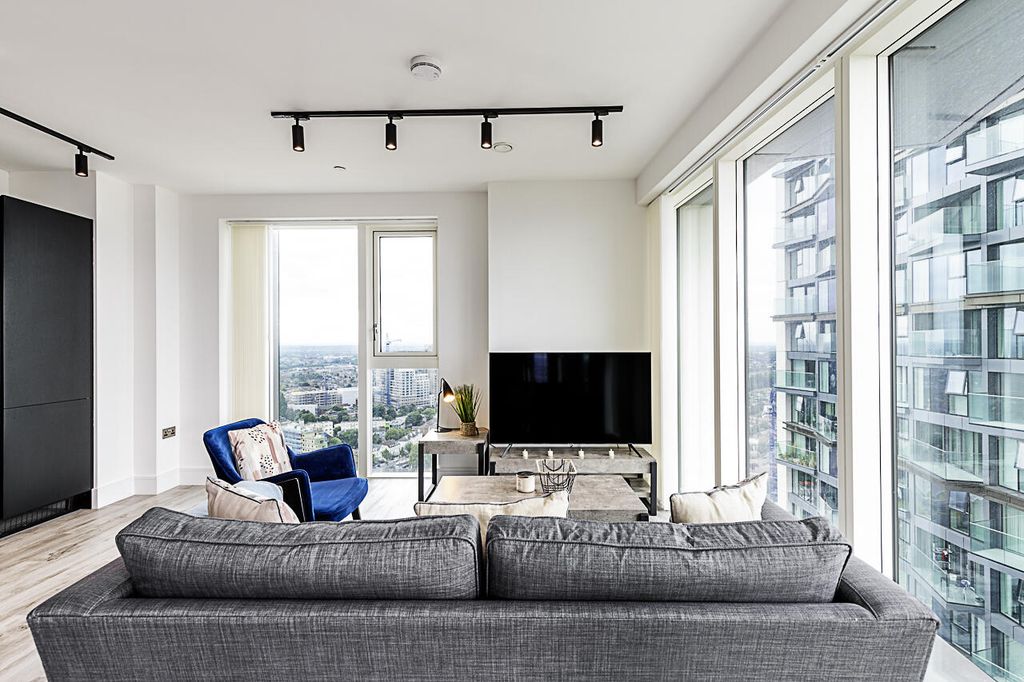 Property photo 2 of 22 Itpw - Flat 2406, Icon Tower, 8 Portal Way W3 6Du-