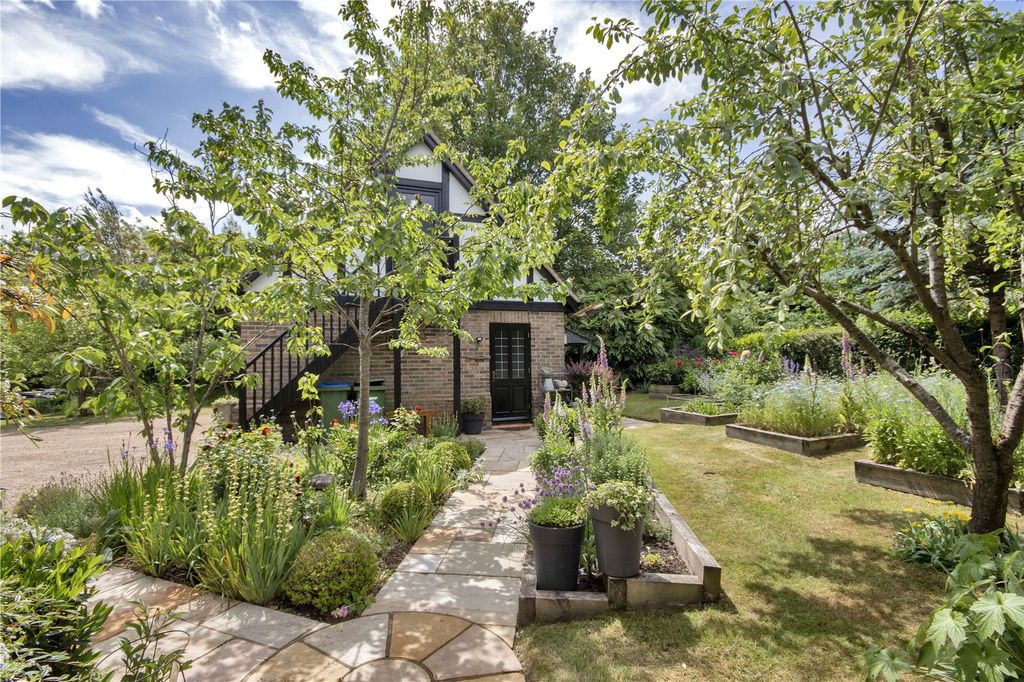 Property photo 2 of 20 Gardens