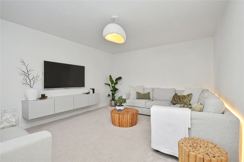 Property photo 2 of 18 Picture No. 13