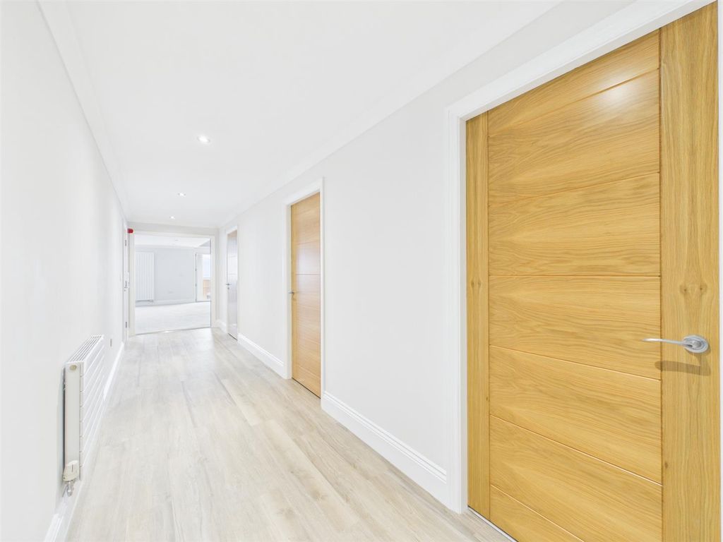 Property photo 3 of 34 Cam03844G0-Pr0404-Still002.Jpg