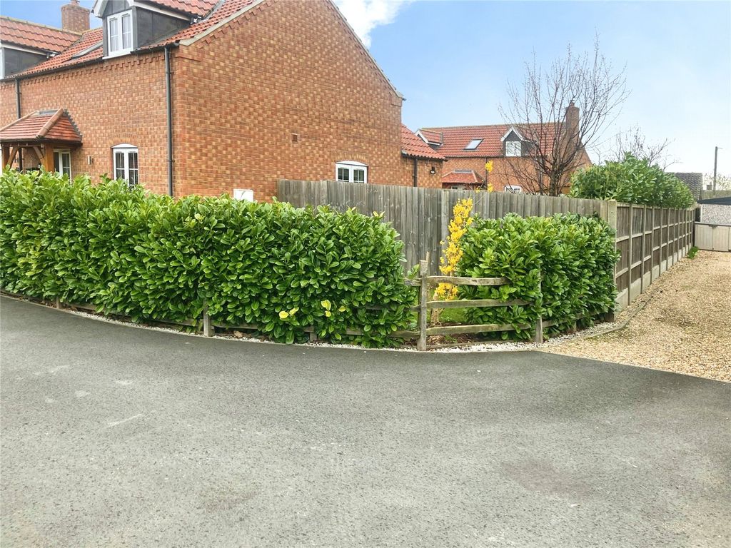 Property photo 2 of 15 Outside