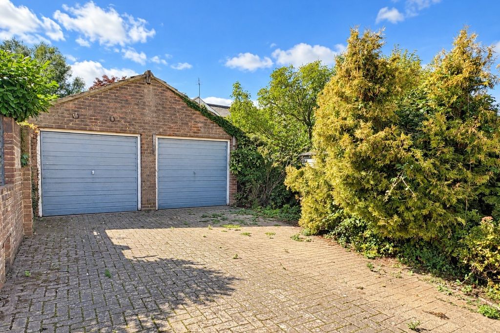 Property photo 3 of 12 4687826