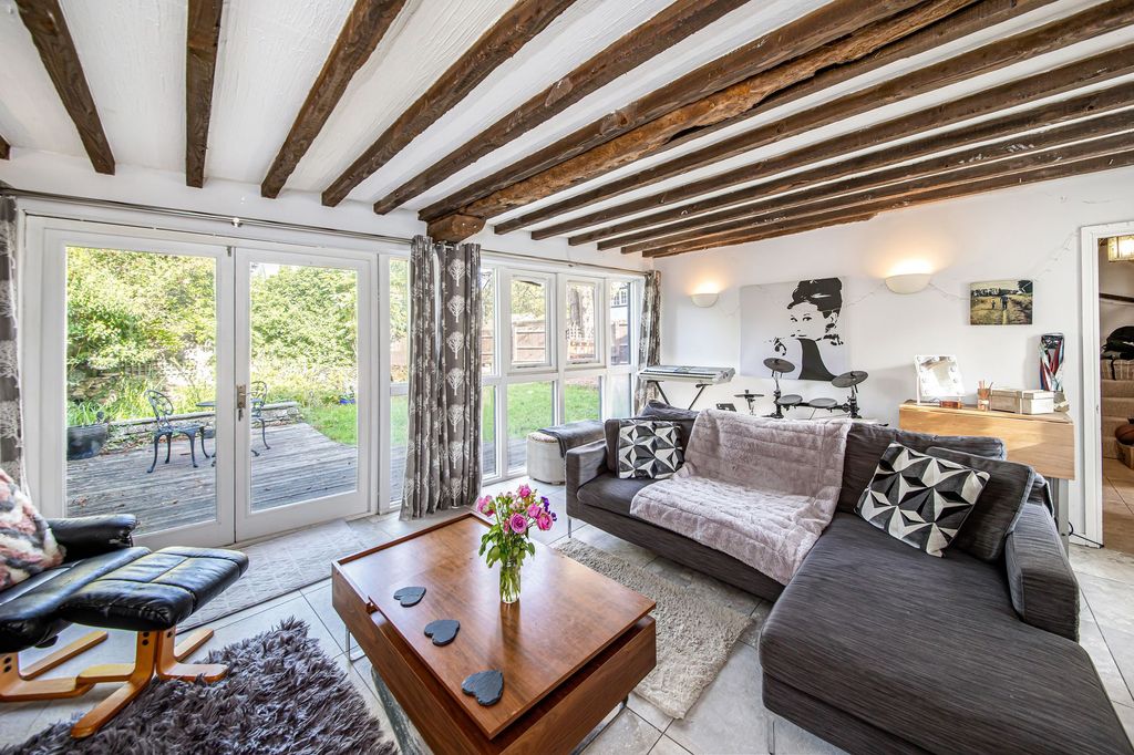 Property photo 2 of 20